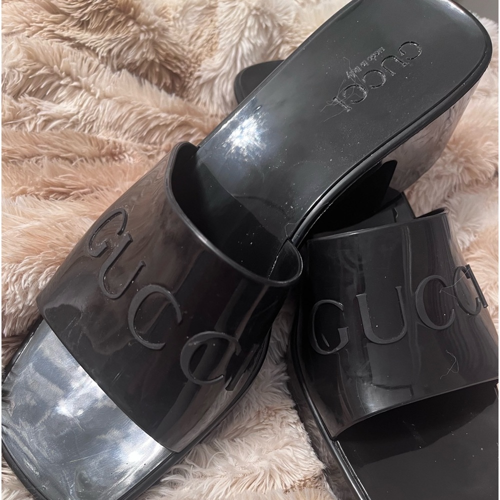 •Gucci rubber slides •Authentic •Black •Block heels with platform •Size 9